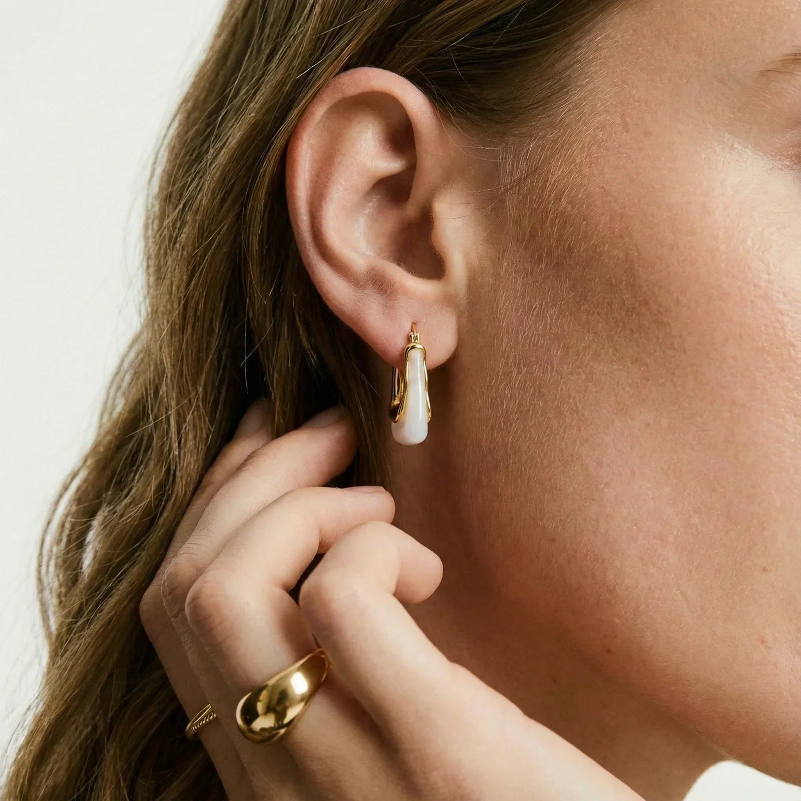 From Runway to Everyday: Adapting Jewelry Trends